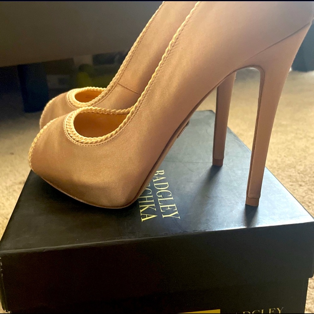 Badgley Mischka Lottie Taupe Pumps 8.5
